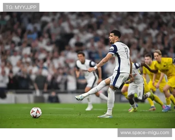 热刺3-0轻取对手，罗梅罗头球造乌龙开局